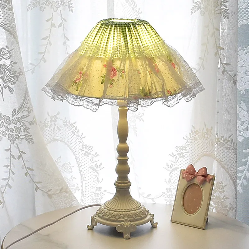 Solar Lamp - フランス風の牧歌的なテーブルランプ、寝室用のベッドサイドランプ、プリンセス風、女の子らしいデザイン、インスタ映え、レース、子供部屋、ロマンチックな雰囲気。