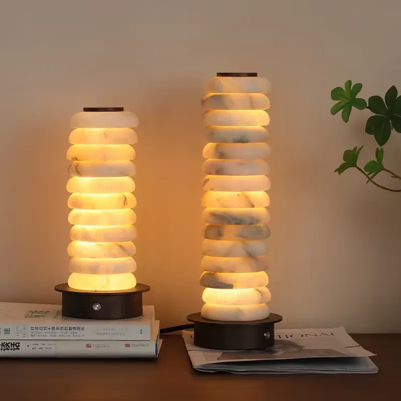 Solar Lamp - 高級感あふれるスペイン産大理石を使用したデザイナーズデスクランプ。寝室、ヴィラ、ホテル、展示ホールなどに最適な、自然な色合いのクリエイティブな照明。