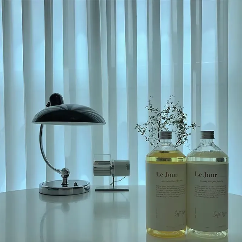北欧モダンなデザインの、電池式で、鍛鉄製のLEDランプ。デン - Solar Lamp のレビューと価格